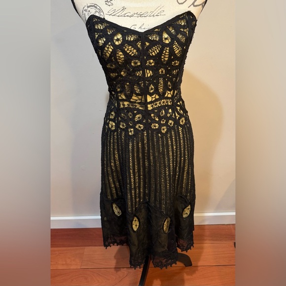Betsey Johnson New York Black Floral Lace Crochet Over Taupe Strapless Dress 8 - Picture 1 of 8